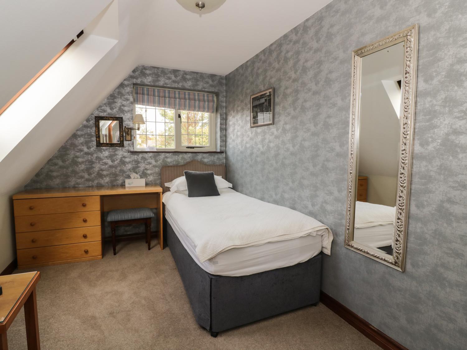 The Lodge Off High Street Hadleigh  エクステリア 写真